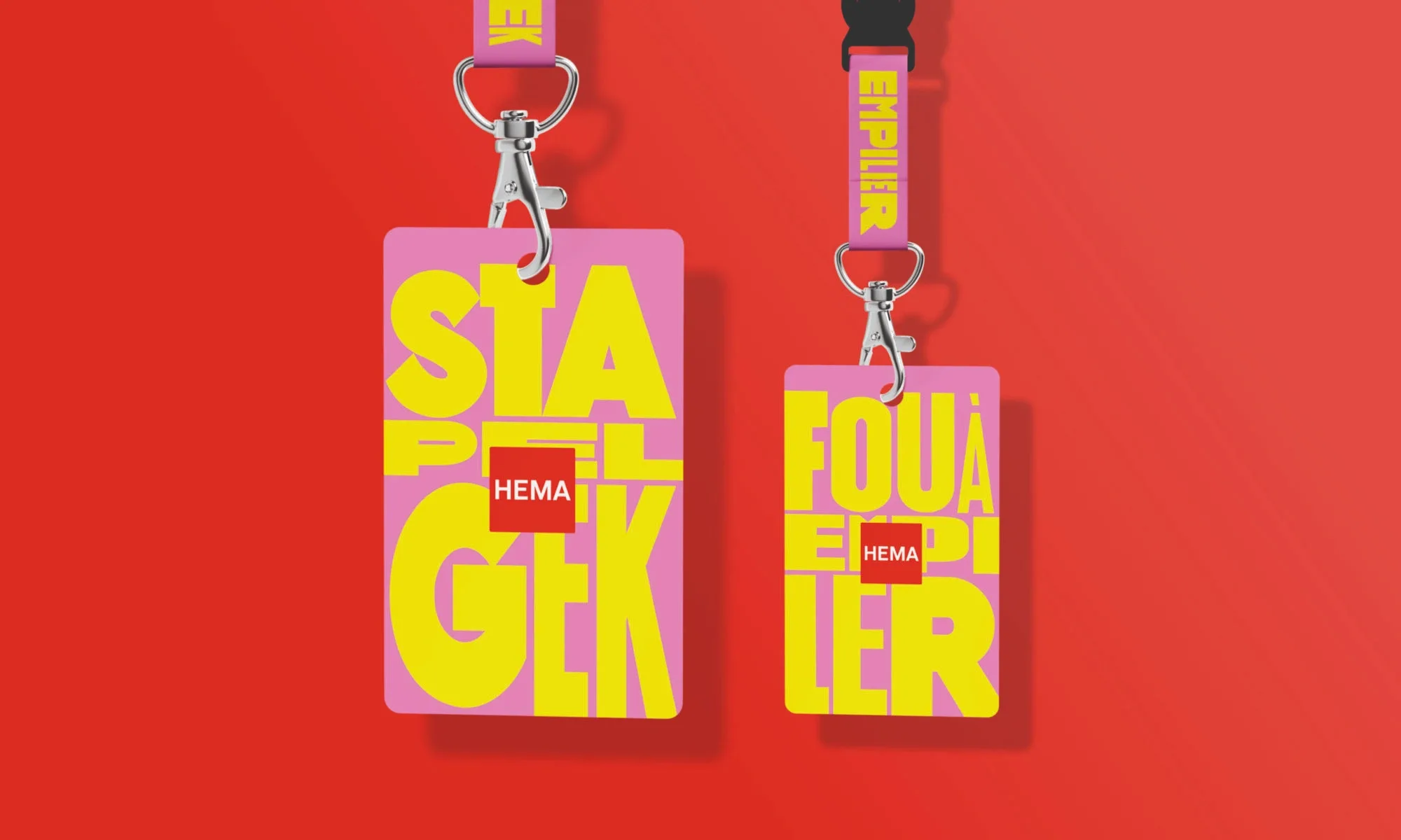 Keycords met pasjes van HEMA met tekst en branding